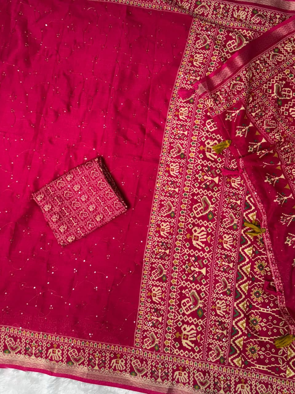 Entrancing Pure Mul Cotton Sequence  With Ajrakh Prined Fancy Designer Saree With Gratifying Blouse Piece