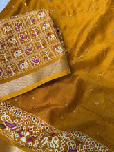 Load image into Gallery viewer, Entrancing Pure Mul Cotton Sequence  With Ajrakh Prined Fancy Designer Saree With Gratifying Blouse Piece
