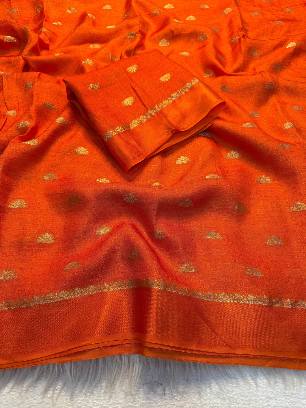 New Festive Wear Pure Soft Viscose Jute Zari Jacquard Weaving Work Fancy Designer Saree With Blouse