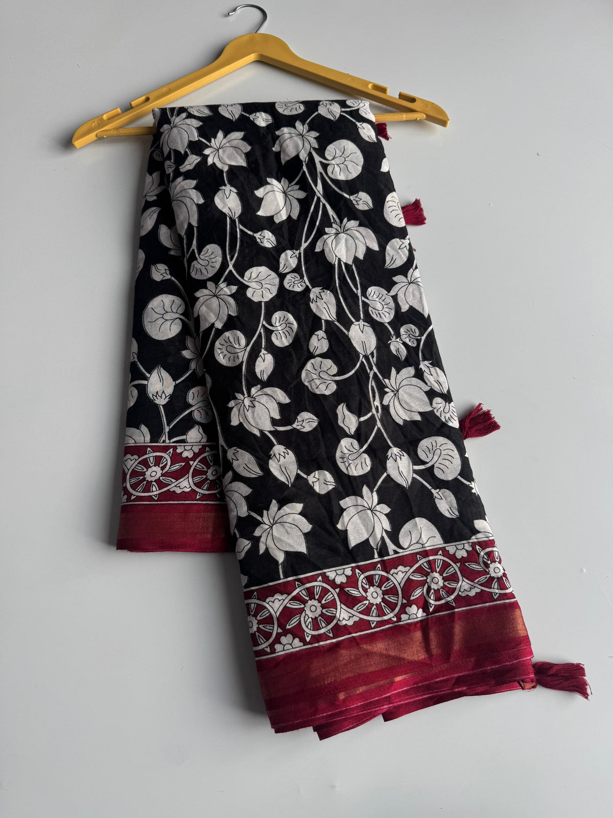 Captivating Function Wear Mul Cotton Print n Zari Jacquard Border With Rich Pallu Tussel Work Fancy Designer Saree For Women