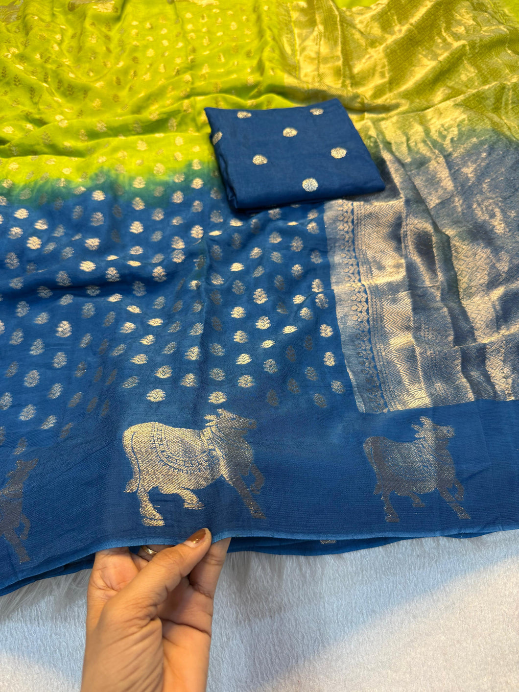 Attractive Party Wear Pure Soft Viscose Dola Crape Silk Zari Chit Palllu n Pichwari Border Fancy Designer Saree With Blouse