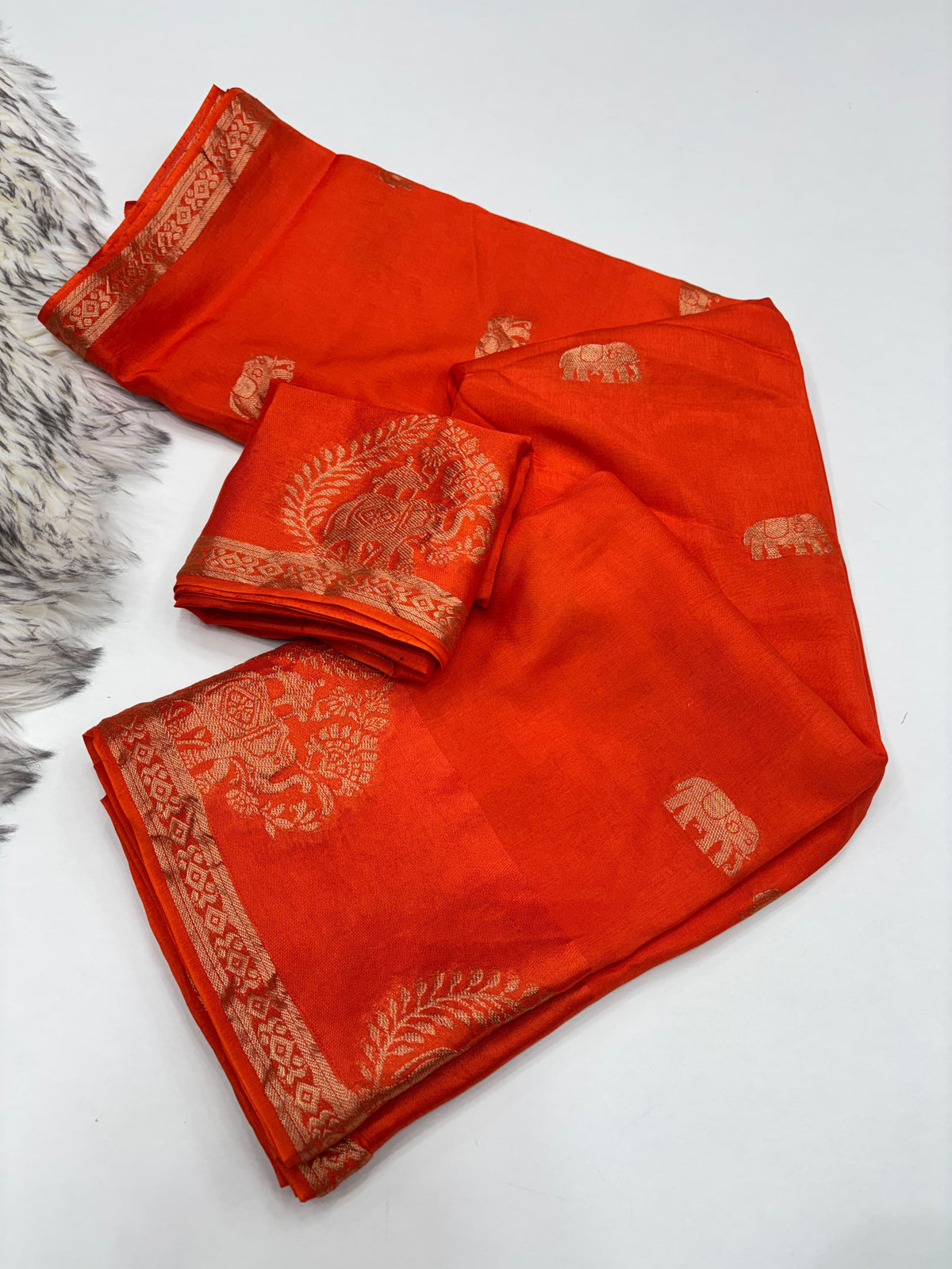 Quintessential Pure Soft Viscose Fabric Golden Zari Jacquard Work Fancy Designer Saree With Blouse