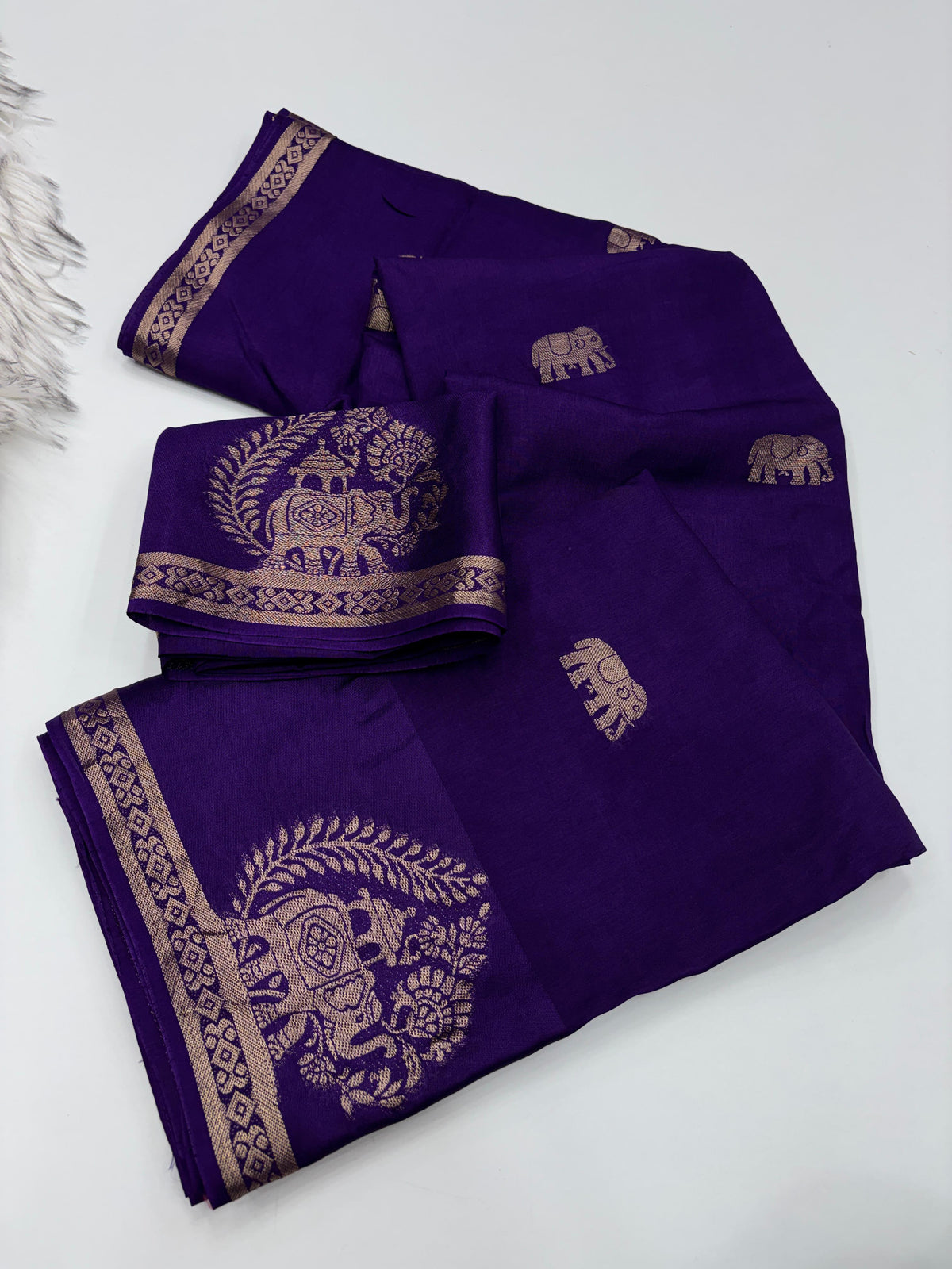 Quintessential Pure Soft Viscose Fabric Golden Zari Jacquard Work Fancy Designer Saree With Blouse