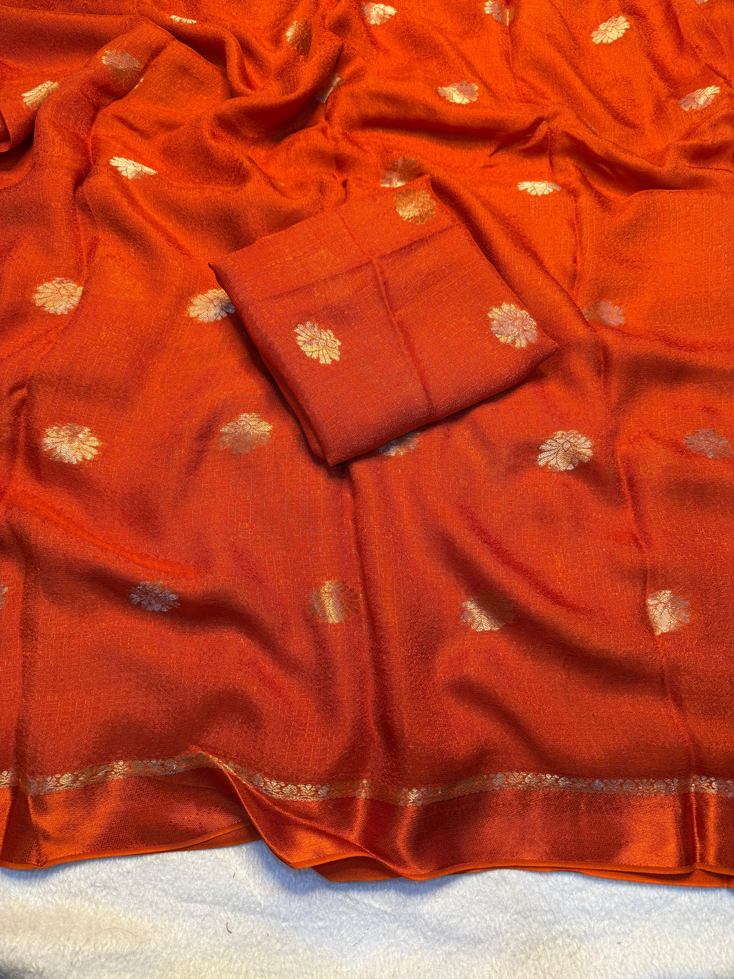 Latest Festive Wear Pure Soft Viscose Jute Zari Jacquard Weaving Work Fancy Designer Saree With Blouse
