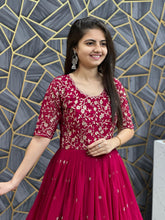 Load image into Gallery viewer, Adorable Function Wear Georgette Fabric Fancy Designer Lehenga Choli

