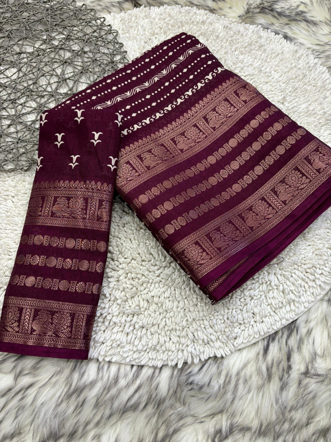 New Party Wear Wine Colour Dola Silk Jacquard Weaving Border Fancy Designer Saree