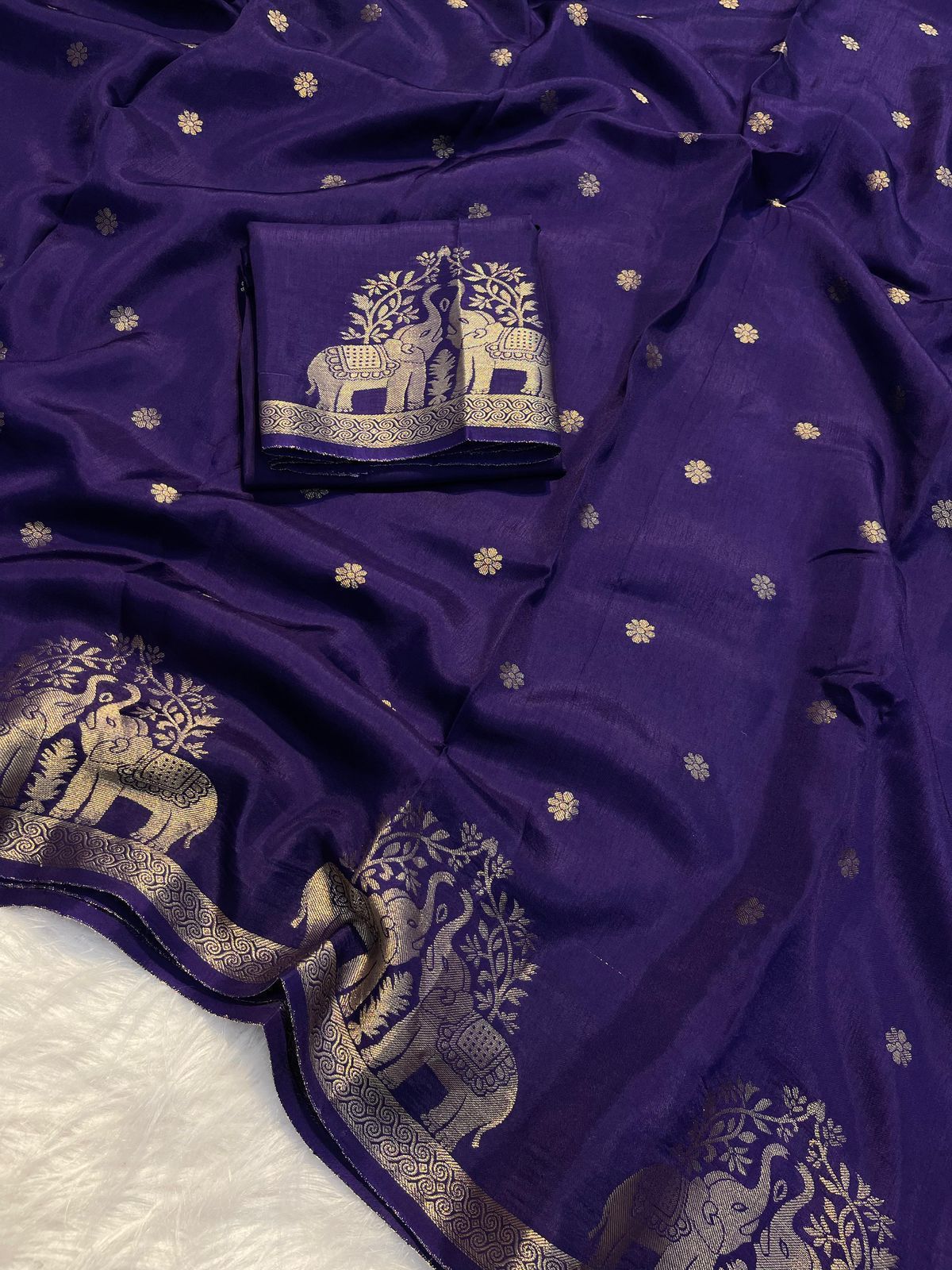 Surpassing Pure Soft Viscose Jute Zari Jacquard Weaving Work Fancy Designer Saree With Staring Blouse Piece