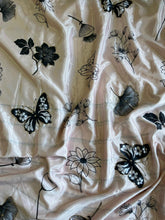 Load image into Gallery viewer, New Chinnon Silk Cream Color Print n Hand Work Fancy Designer Partywear Saree Design
