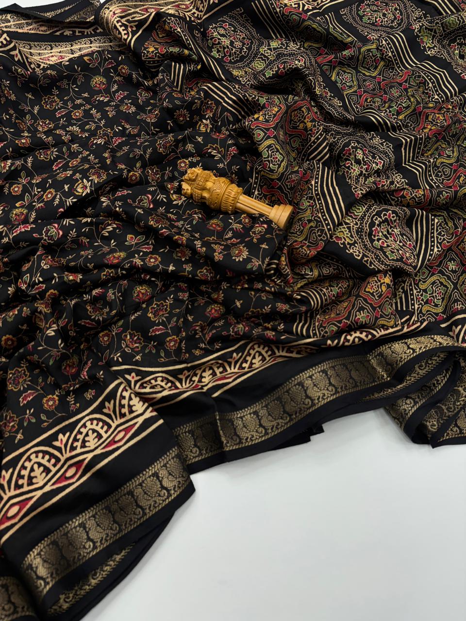 Elegant Party Wear Soft Cotton Silk Jacquard Weaving Border Fancy Designer Saree For Women