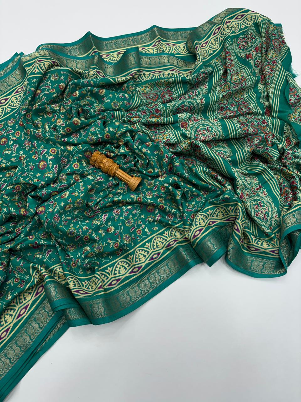 Elegant Party Wear Soft Cotton Silk Jacquard Weaving Border Fancy Designer Saree For Women