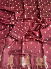 Load image into Gallery viewer, Splendorous Party Wear Pure Soft Viscose Crape Silk Golden Zari Butti n Pichwari Border With Tussel Work Pallu Fancy Designer Saree
