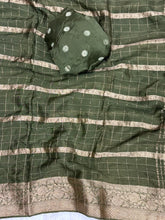 Load image into Gallery viewer, Luxury Festive Wear Chinnon Viscose Zari Checks Weaving Border With Rich Pallu Fancy Designer Saree With Blouse Piece
