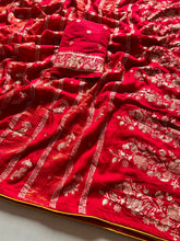 Load image into Gallery viewer, Quintessential Festive Wear Pure Banarasi Matka Silk Kanchipuram Zari Weaving n Kalamkari Meenakari Pallu Saree For Wedding
