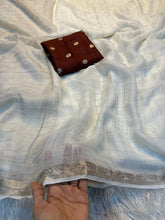 Load image into Gallery viewer, Attractive Party Wear White Colour Pure Viscose Chinon Trendy Chex Jacquard Border Rich Pallu Saree With Contrast Blouse Piece
