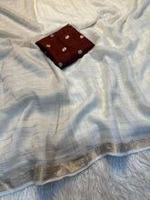 Load image into Gallery viewer, Attractive Party Wear White Colour Pure Viscose Chinon Trendy Chex Jacquard Border Rich Pallu Saree With Contrast Blouse Piece
