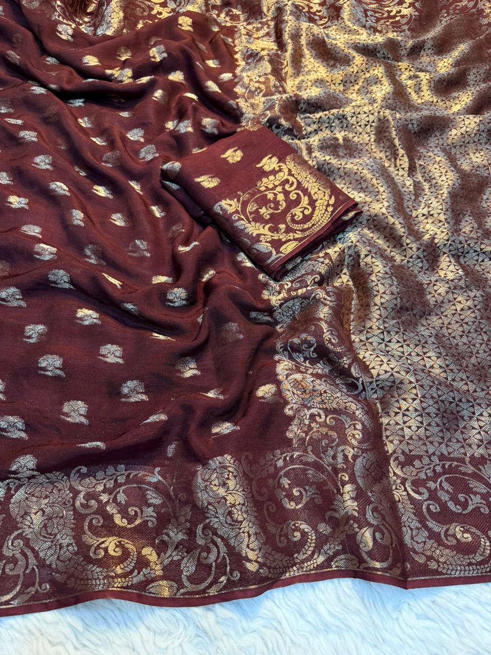 Magnetic Function Wear Pure Viscose Weaving Silk Jacquard Work Rich Pallu Designer Saree With Elegant Blouse Piece