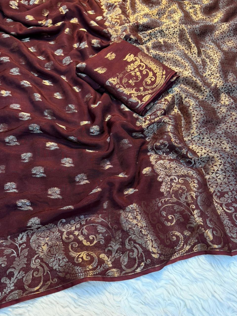 Magnetic Function Wear Pure Viscose Weaving Silk Jacquard Work Rich Pallu Designer Saree With Elegant Blouse Piece