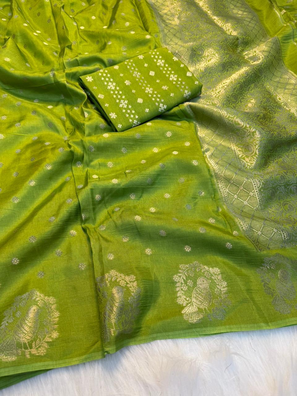 Dazzling Party Wear Pure Viscose Dola Silk Jacquard Border Fancy Designer Saree With Blouse