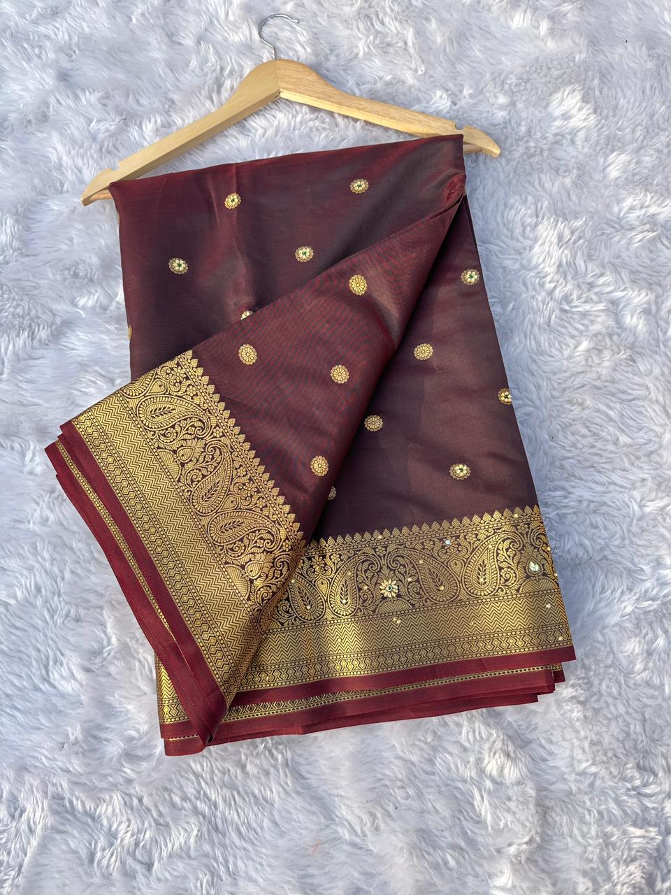 Marvellous Wedding Wear Banarasi Tissue Silk Handstone Work Stunning Pallu n Jacquard Border Saree