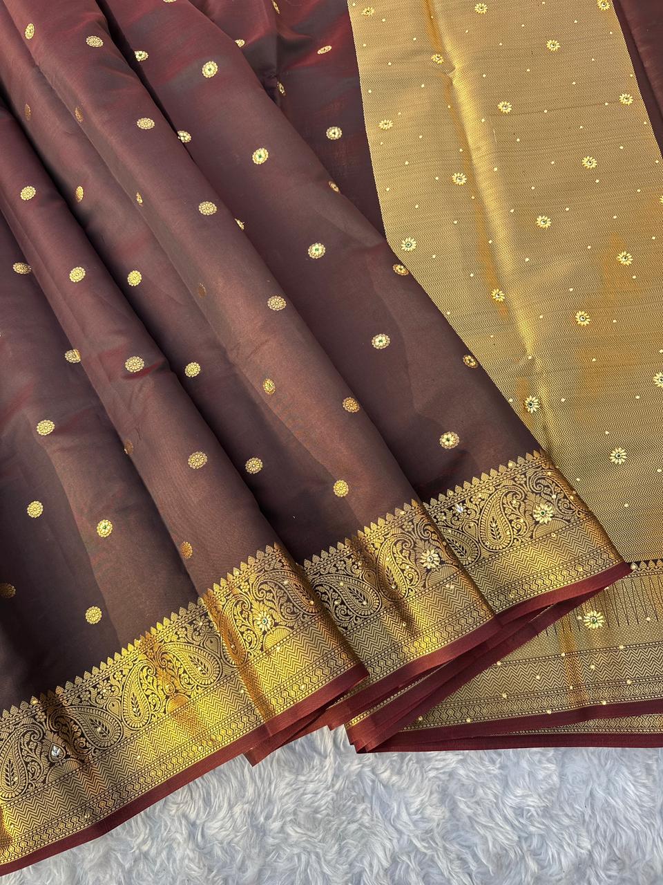 Marvellous Wedding Wear Banarasi Tissue Silk Handstone Work Stunning Pallu n Jacquard Border Saree