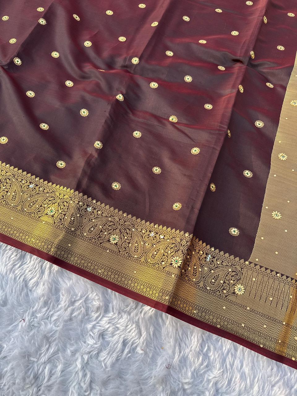 Marvellous Wedding Wear Banarasi Tissue Silk Handstone Work Stunning Pallu n Jacquard Border Saree