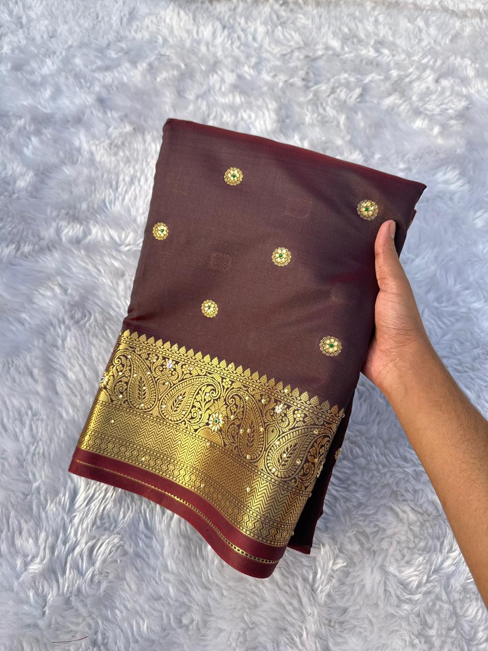 Marvellous Wedding Wear Banarasi Tissue Silk Handstone Work Stunning Pallu n Jacquard Border Saree