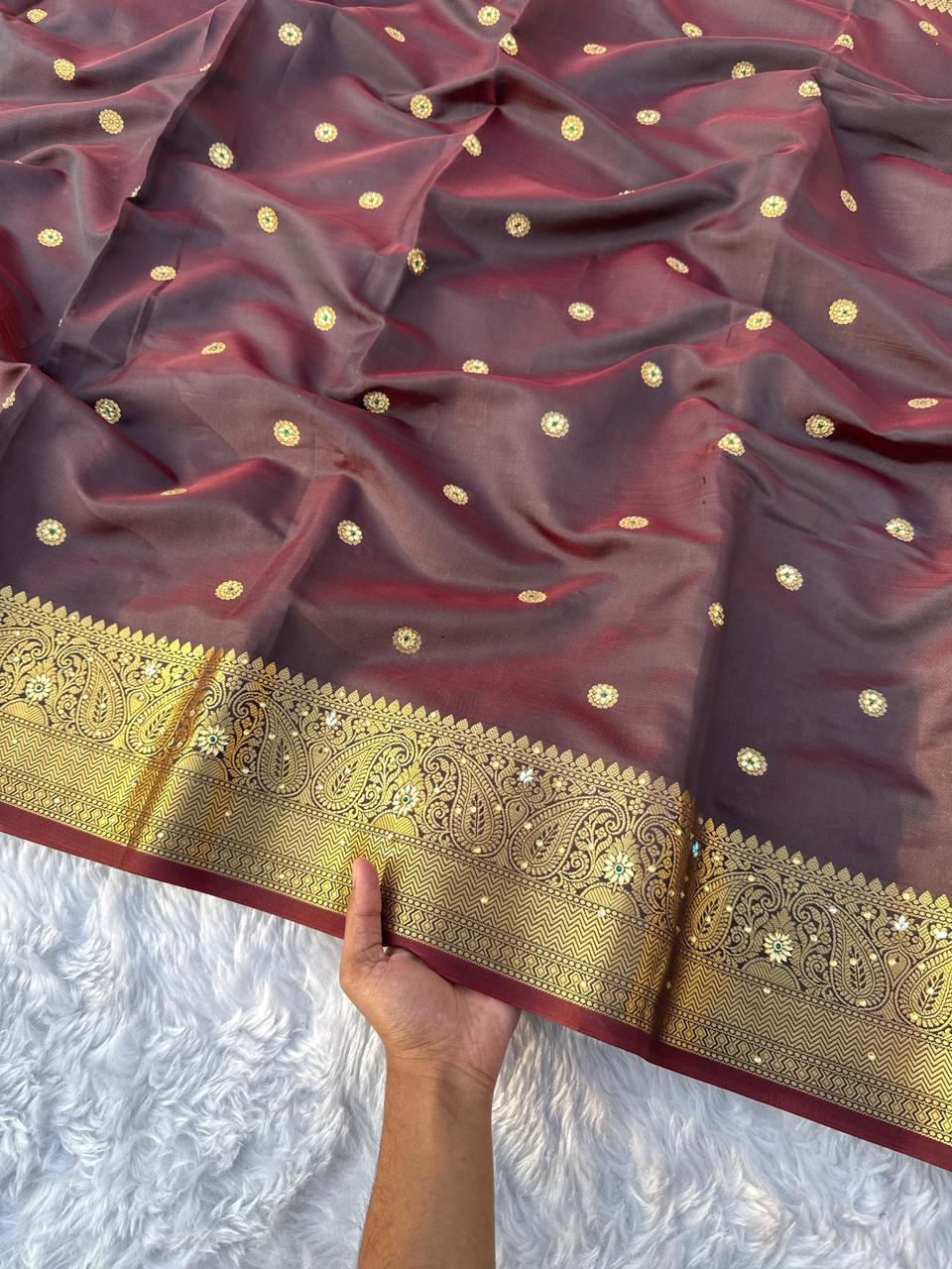 Marvellous Wedding Wear Banarasi Tissue Silk Handstone Work Stunning Pallu n Jacquard Border Saree