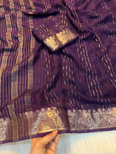 Load image into Gallery viewer, Marvellous Function Wear Pure Viscose Dola Silk Jacquard Zari Border Rich Pallu Designer Saree With Elegant Blouse Piece
