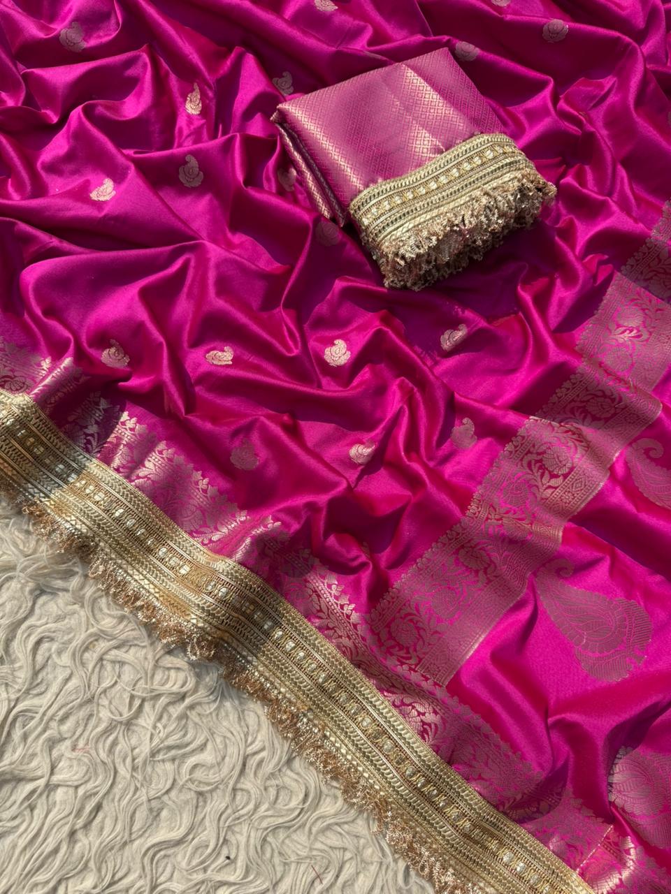 New Wedding Wear Banarasi Silk Jacquard n Heavy Lace Work Fancy Designer Saree