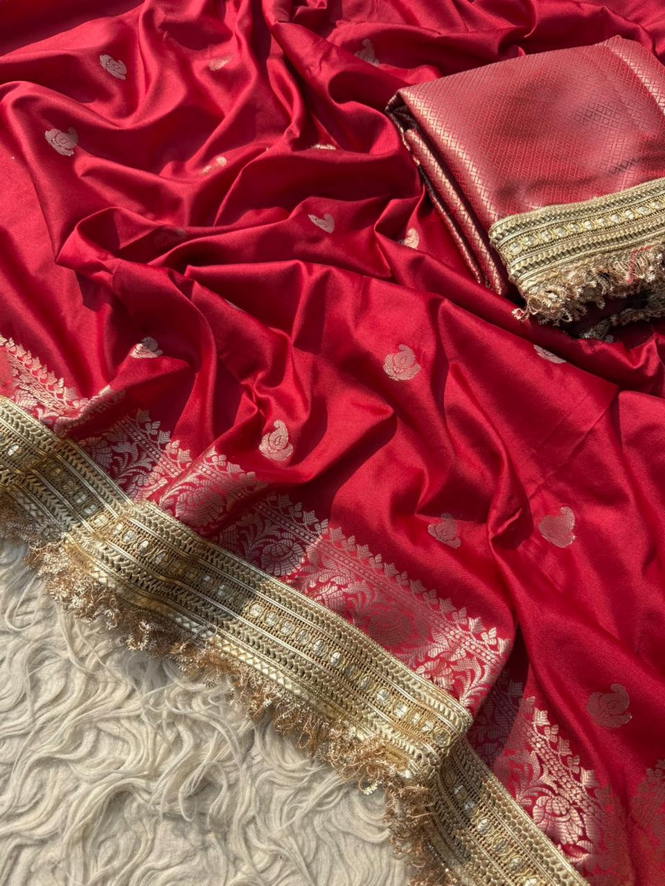 New Wedding Wear Banarasi Silk Jacquard n Heavy Lace Work Fancy Designer Saree