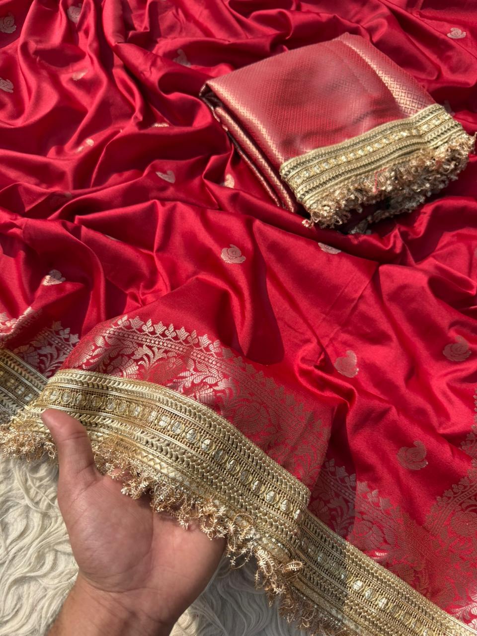 New Wedding Wear Banarasi Silk Jacquard n Heavy Lace Work Fancy Designer Saree