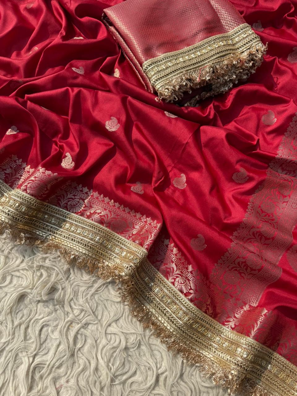 New Wedding Wear Banarasi Silk Jacquard n Heavy Lace Work Fancy Designer Saree