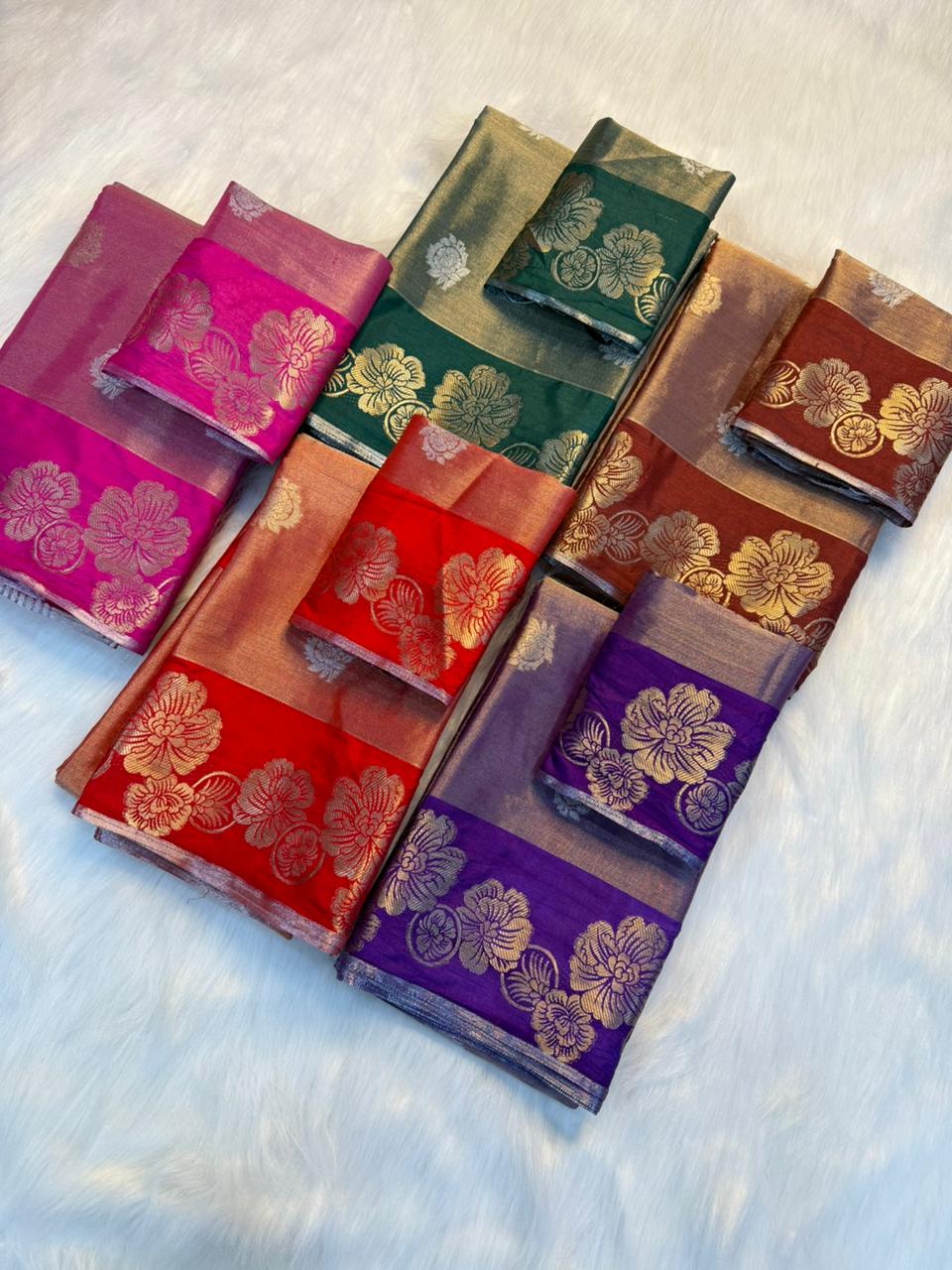 Marvellous Wedding Wear Soft Tissue Silk Jacquard Weaving Rich Pallu Saree With Blouse Peice