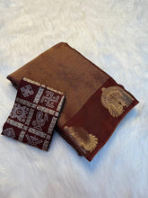 Load image into Gallery viewer, Adorable Festive Wear Pure Viscose Dola Silk Jacquard Work Satin Border Fancy Designer Saree With Blouse Piece
