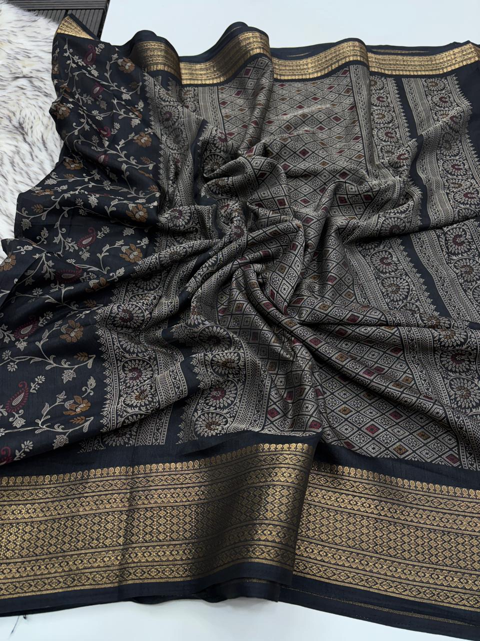 Opulent Festive Wear Pure Soft Dola Silk Jacquard Border Pich Pallu Designer Saree With Elegant Blouse Piece
