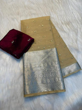 Load image into Gallery viewer, Adorable Festive Wear Organza Jacquard Border Embroidery Work Saree With Contrast Blouse Piece
