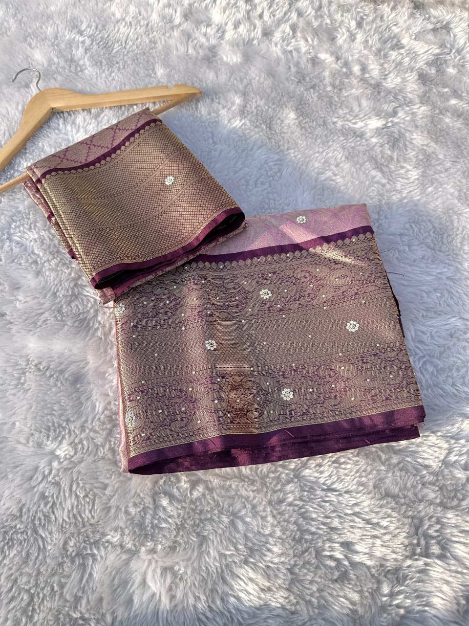 Incredible Wedding Wear Banarasi Soft Silk Handstone Work Stunning Pallu n Jacquard Border Saree With Blouse Piece