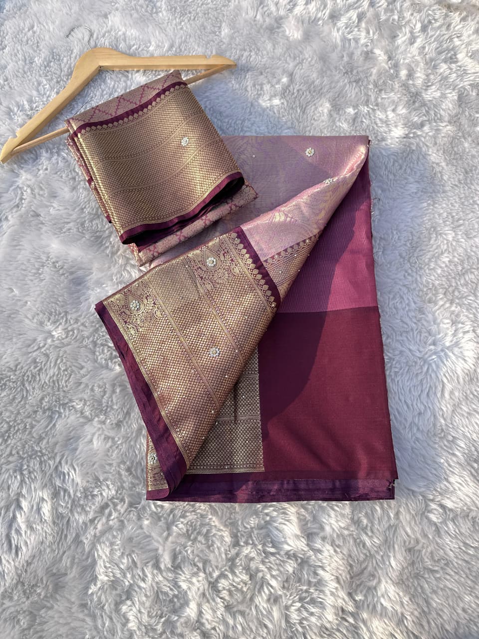 Incredible Wedding Wear Banarasi Soft Silk Handstone Work Stunning Pallu n Jacquard Border Saree With Blouse Piece