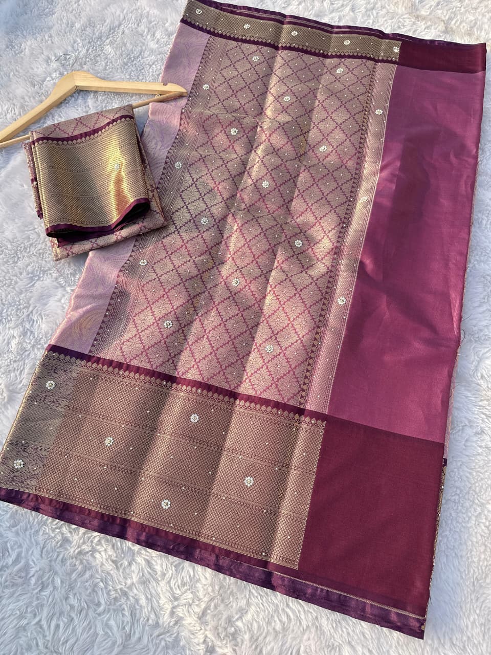 Incredible Wedding Wear Banarasi Soft Silk Handstone Work Stunning Pallu n Jacquard Border Saree With Blouse Piece