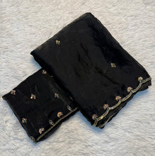 Load image into Gallery viewer, Redolent  Festive Wear Silk Handwork Bids n Sequence Work Designer Saree With Blouse Piece
