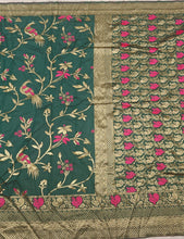 Load image into Gallery viewer, Traditional Wear Banarasi Silk Zari Weaving Saree With Blouse Piece
