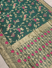 Load image into Gallery viewer, Traditional Wear Banarasi Silk Zari Weaving Saree With Blouse Piece
