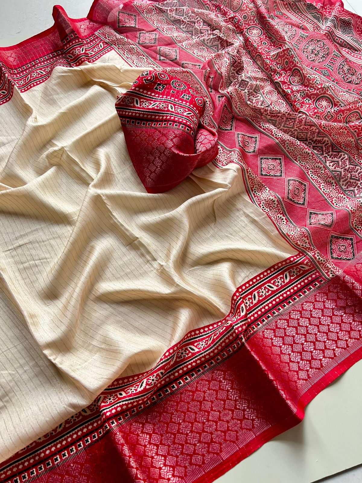 Effervescent Party Wear Pure Soft Dola Silk Chex Design Jacquard Border Fancy Saree With Blouse Piece
