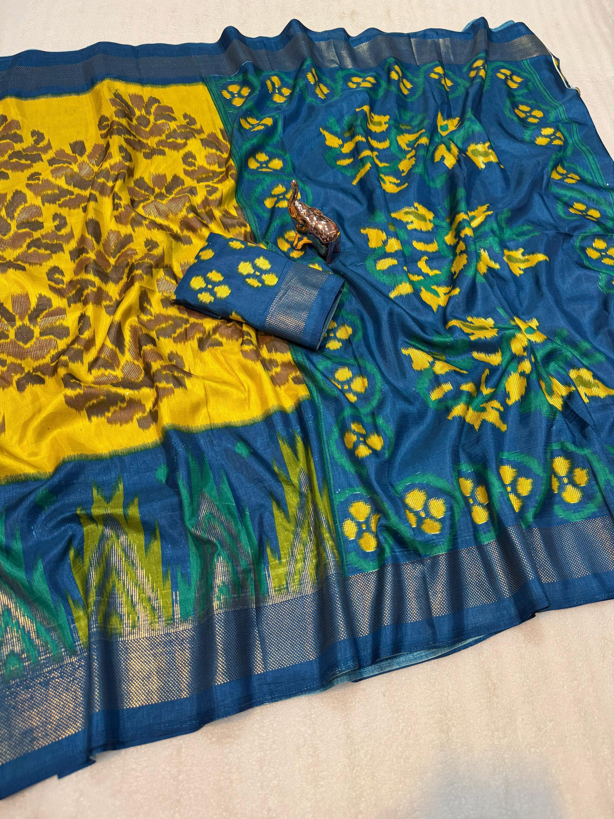 Marvellous Function Wear Pure Soft Viscose Dola Silk Jacquard Border Fancy Saree With Blouse Piece