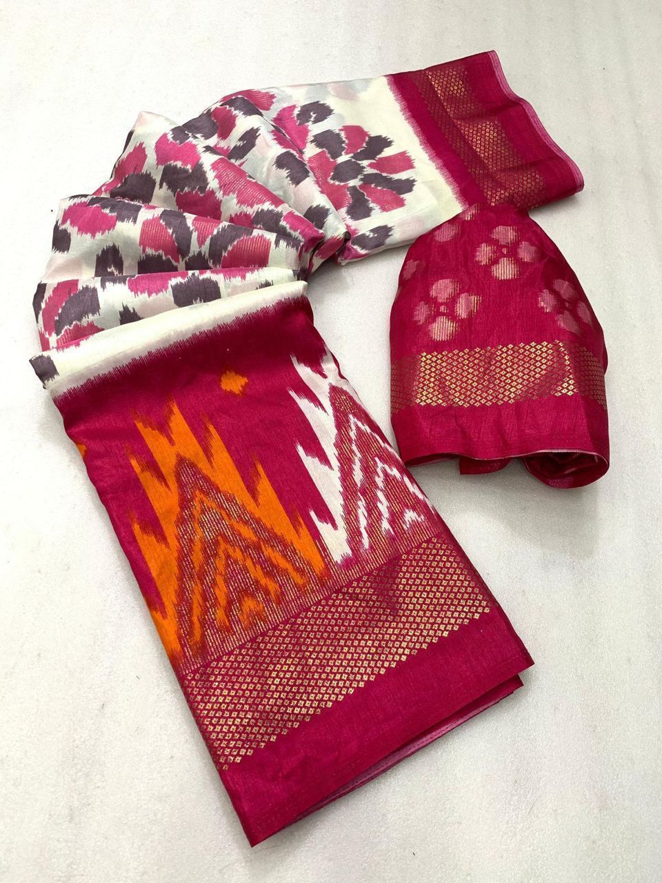 Marvellous Function Wear Pure Soft Viscose Dola Silk Jacquard Border Fancy Saree With Blouse Piece