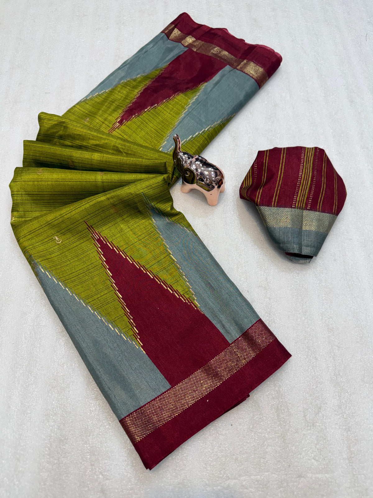 Adorable Function Wear Pure Soft Dola Silk Jacquard Border Fancy Saree With Blouse Piece