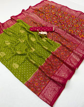 Load image into Gallery viewer, Glamorous Function Wear Pure Viscose Georgette Foil Print Saree With Blouse Piece
