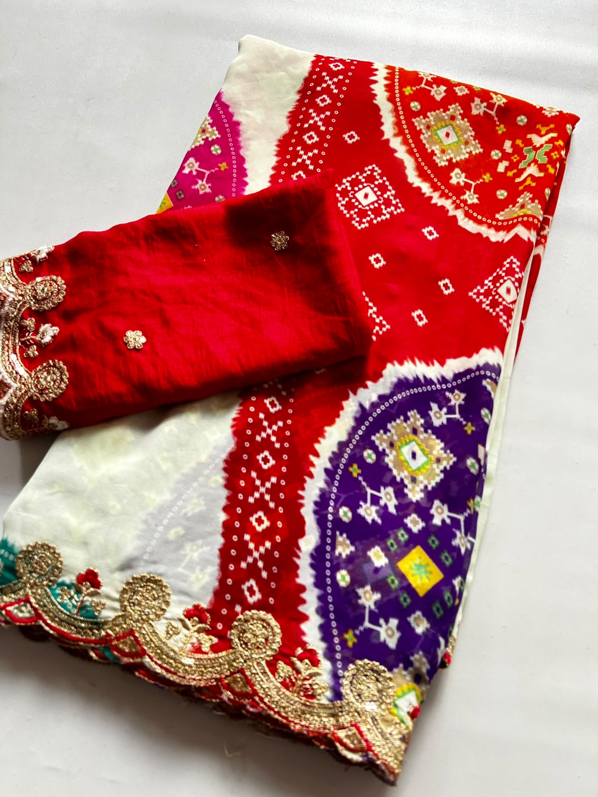 Magnetic Party Wear Soft Georgette Bandhani Print Embroidery Thread n Cut Work Border Saree With Blouse Piece