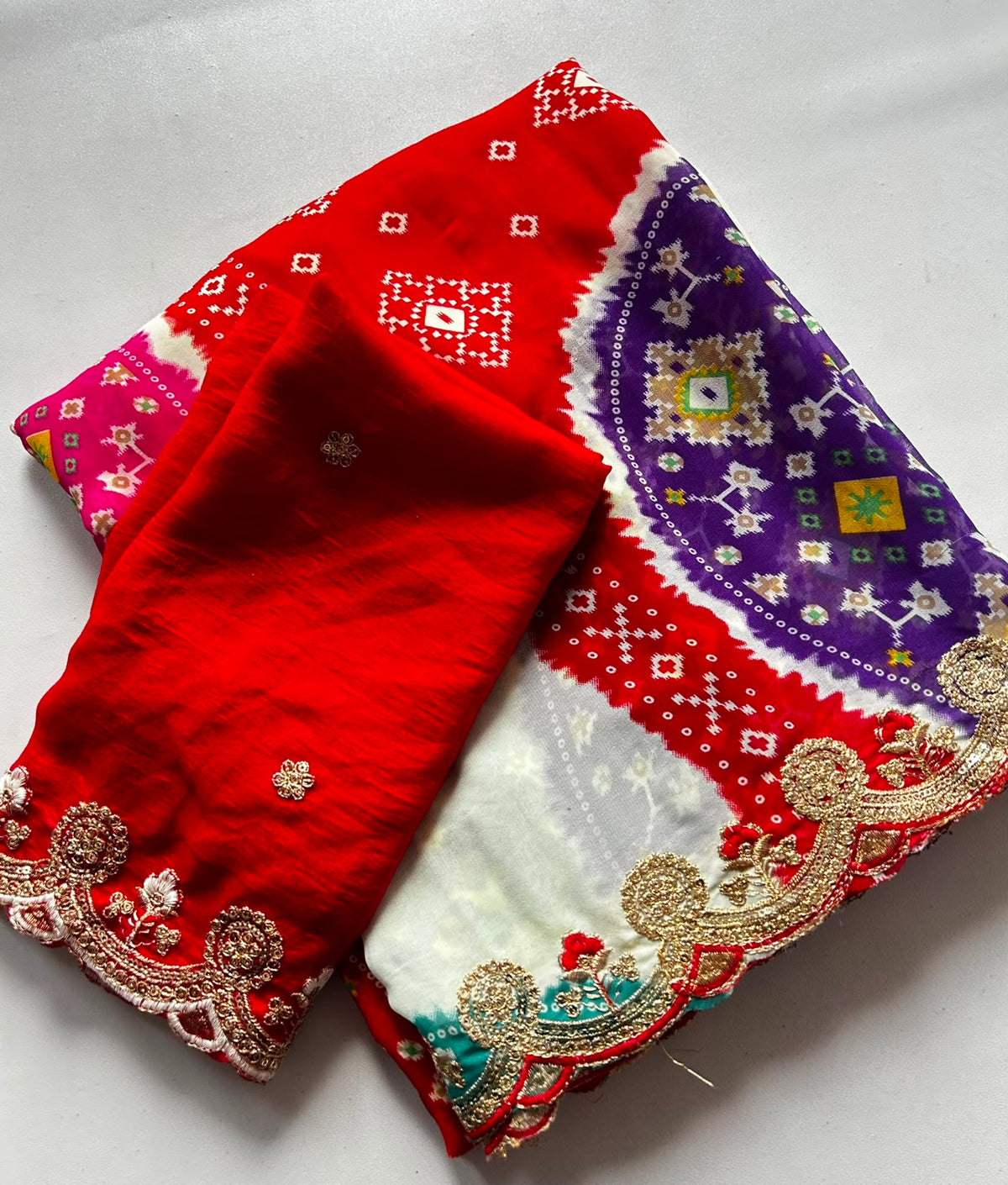Magnetic Party Wear Soft Georgette Bandhani Print Embroidery Thread n Cut Work Border Saree With Blouse Piece