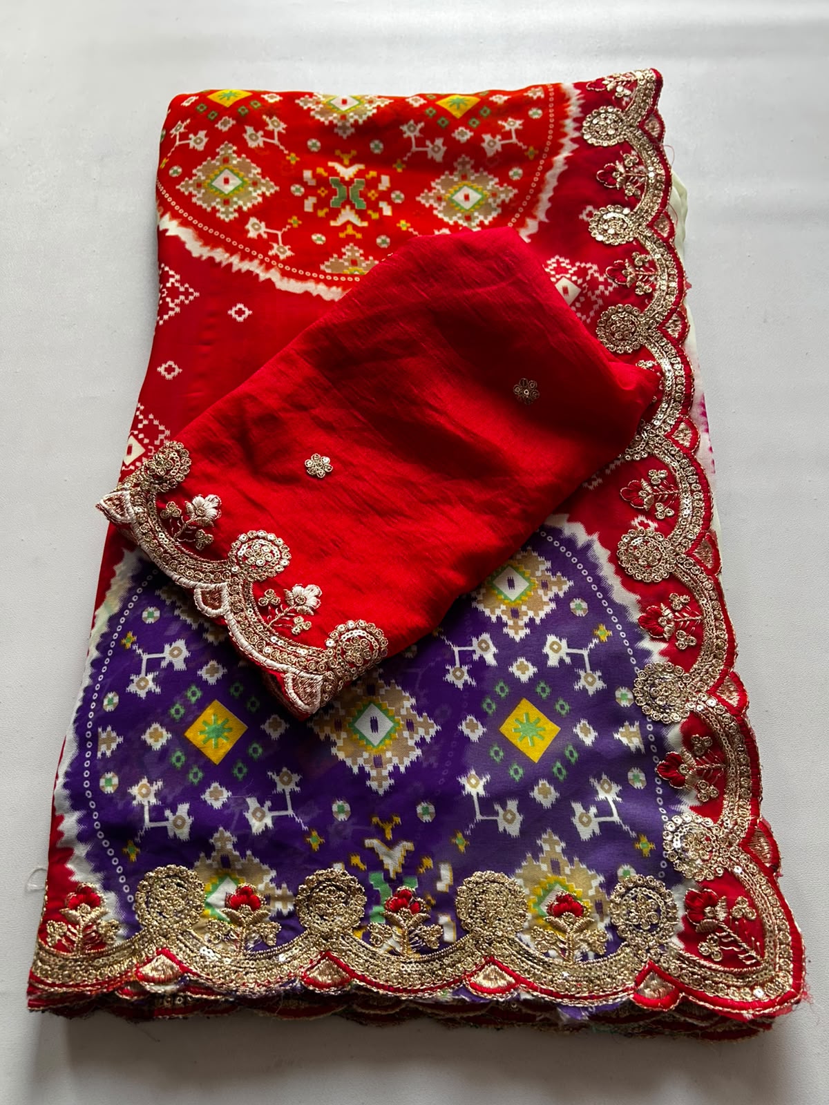 Magnetic Party Wear Soft Georgette Bandhani Print Embroidery Thread n Cut Work Border Saree With Blouse Piece